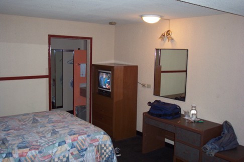 super 8, room