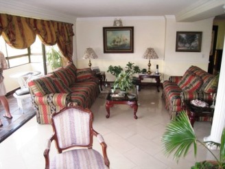 laurelespenthouselivingroom1