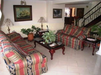 laurelespenthouselivingroom2