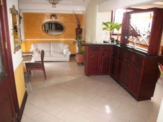 laurelespenthousesittingarea