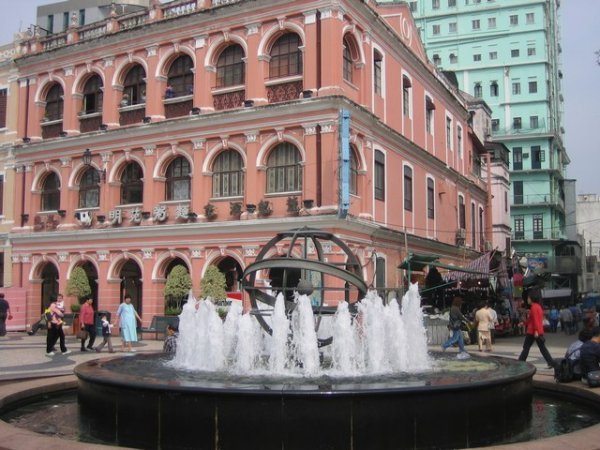 Fountain and old Building of Senado Square