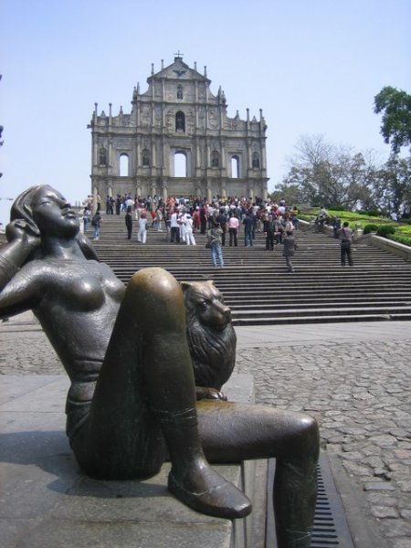 the bronze girl at St Pauls
