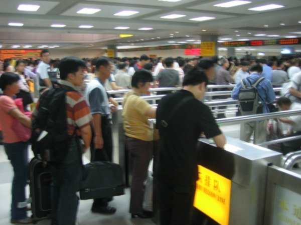 immigration queue entering Zhuhai
