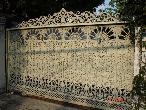 Gate