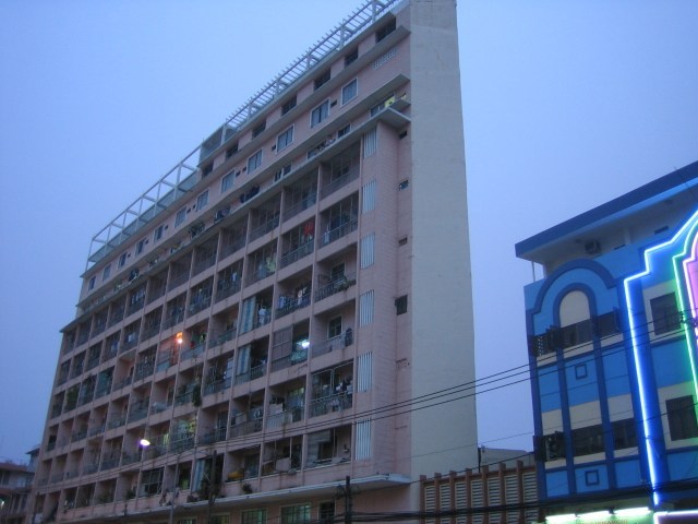 The World's thinnest apartment building!