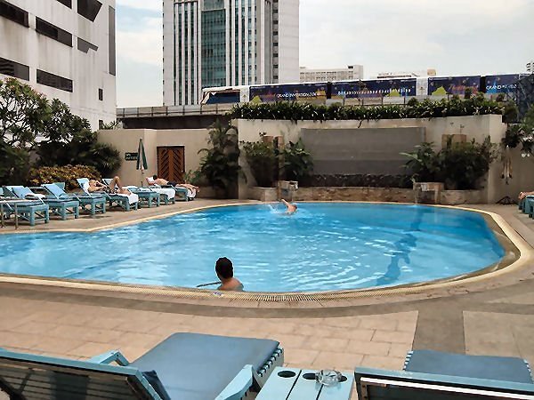 Nana pool1