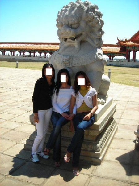 3 girls and a temple6