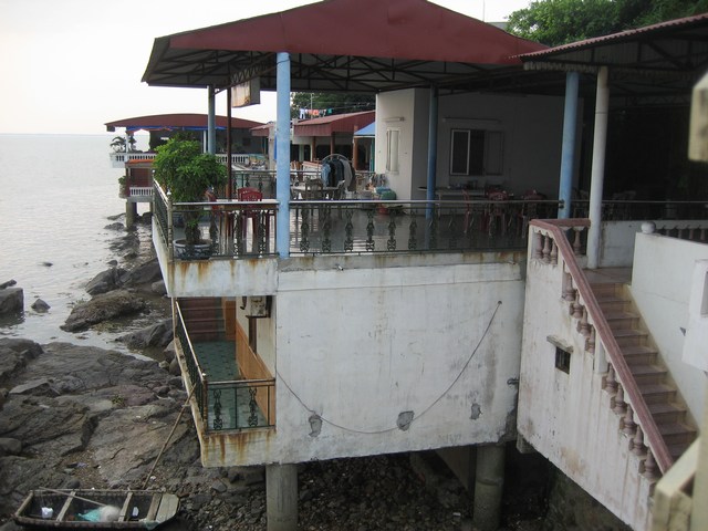 The seafront Verandah ST place with the rooms below