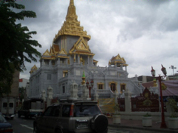 -gold bhudda temple-