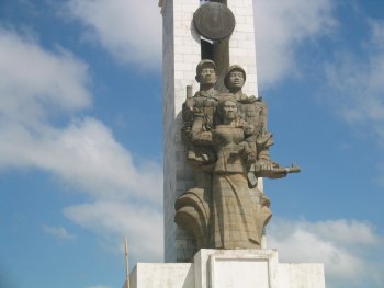 statue