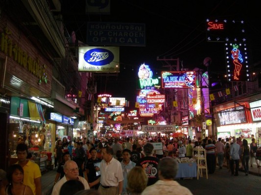 P by night 3